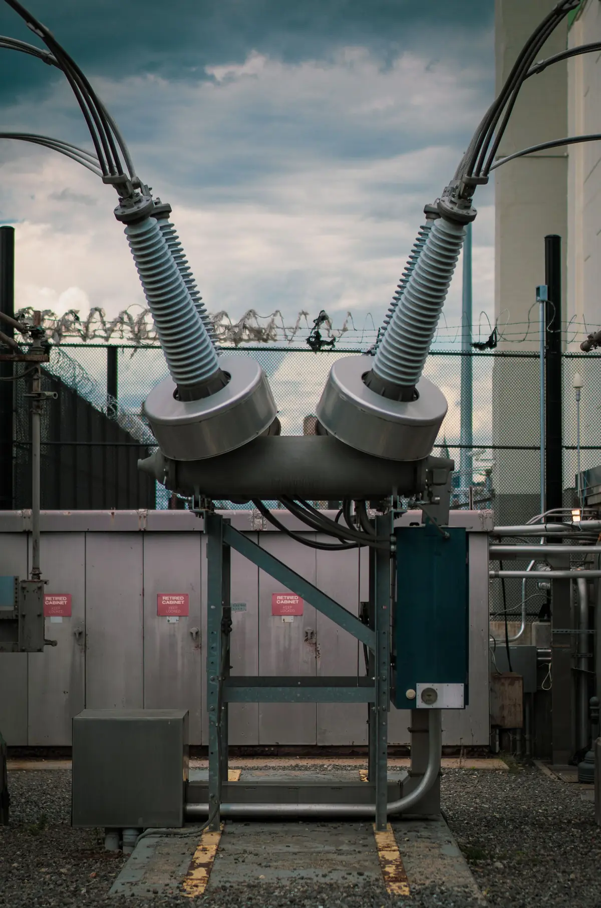 High-voltage electrical transformer with insulators
